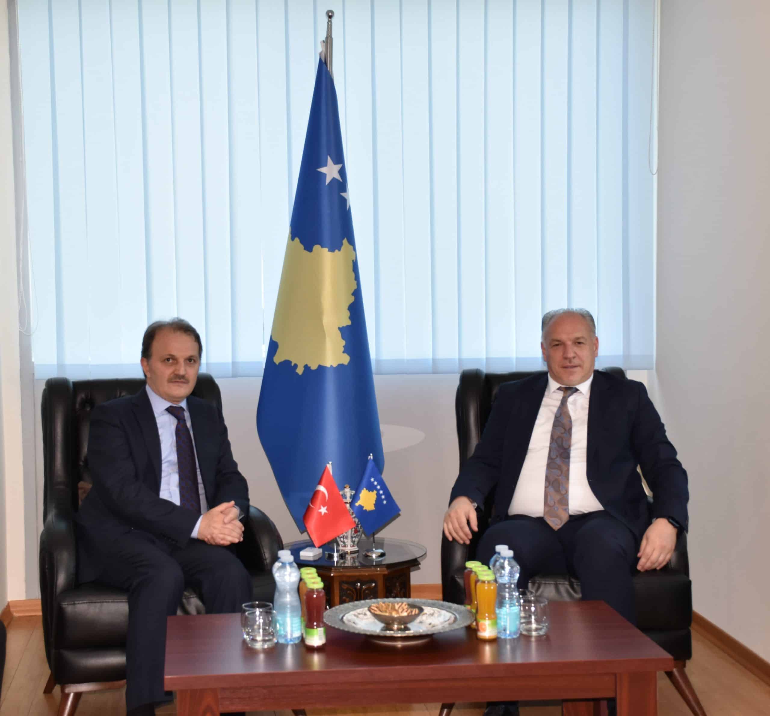 Ministri i Zhvillimit Rajonal z.Fikrim Damka priti në takim Zëvendësministrin e Punës dhe Sigurimeve Shoqërore të Turqisë z.Adnan Ertem