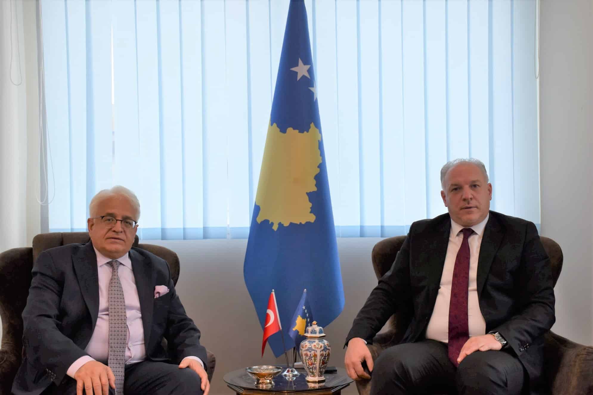 Ministri Zhvillimit Rajonal z.Fikrim Damka priti në takim z.Mahmut Çevik, Zëvendës President i Agjencisë Turke për Bashkëpunim dhe Koordinim dhe z.Cihan Dinçer-Koordinator i TIKA-s.