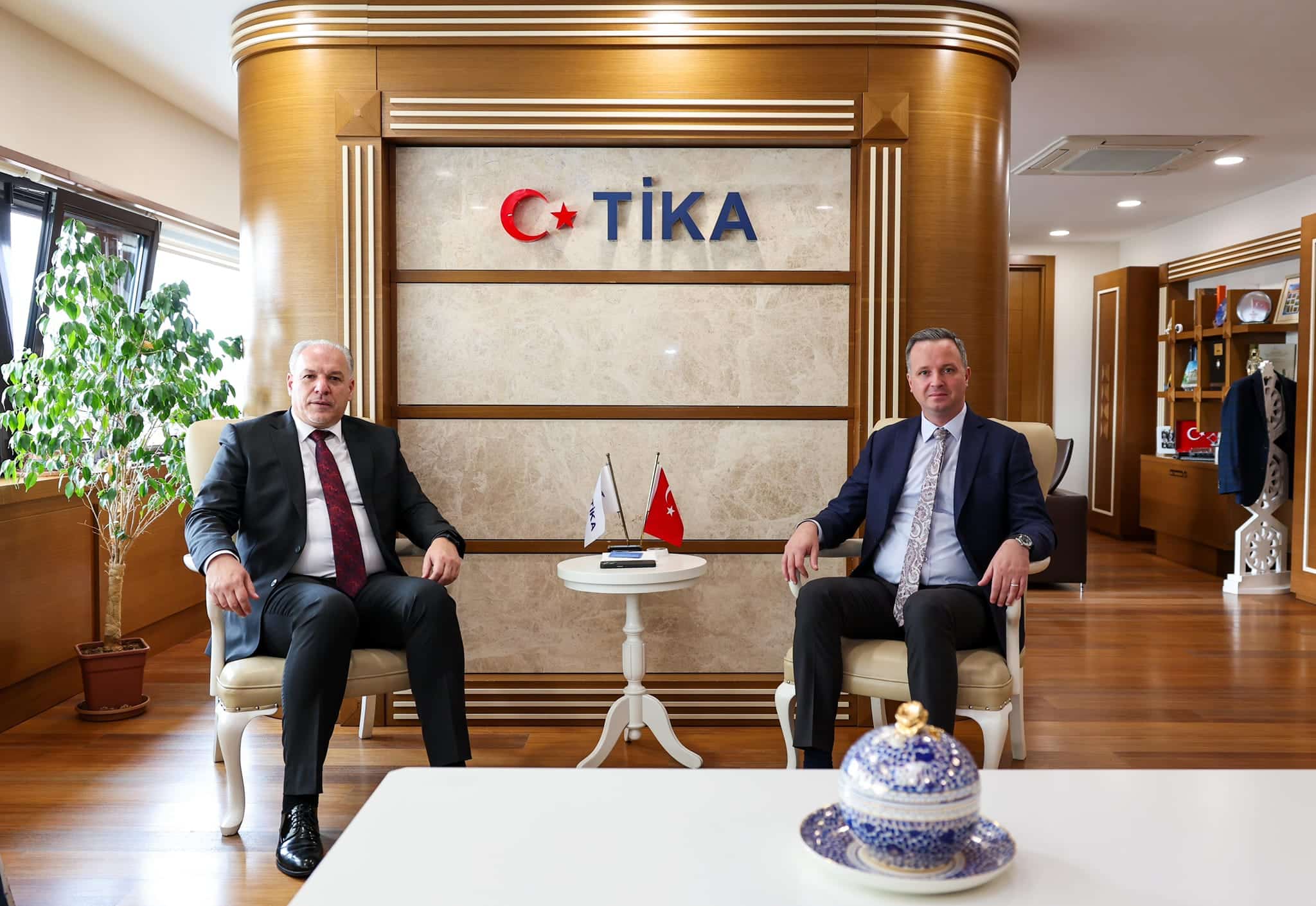 Ministar regionalnog razvoja g. Fikrim Damka se sastao sa predsednikom TIKA-e g. Serkan Kayalar.