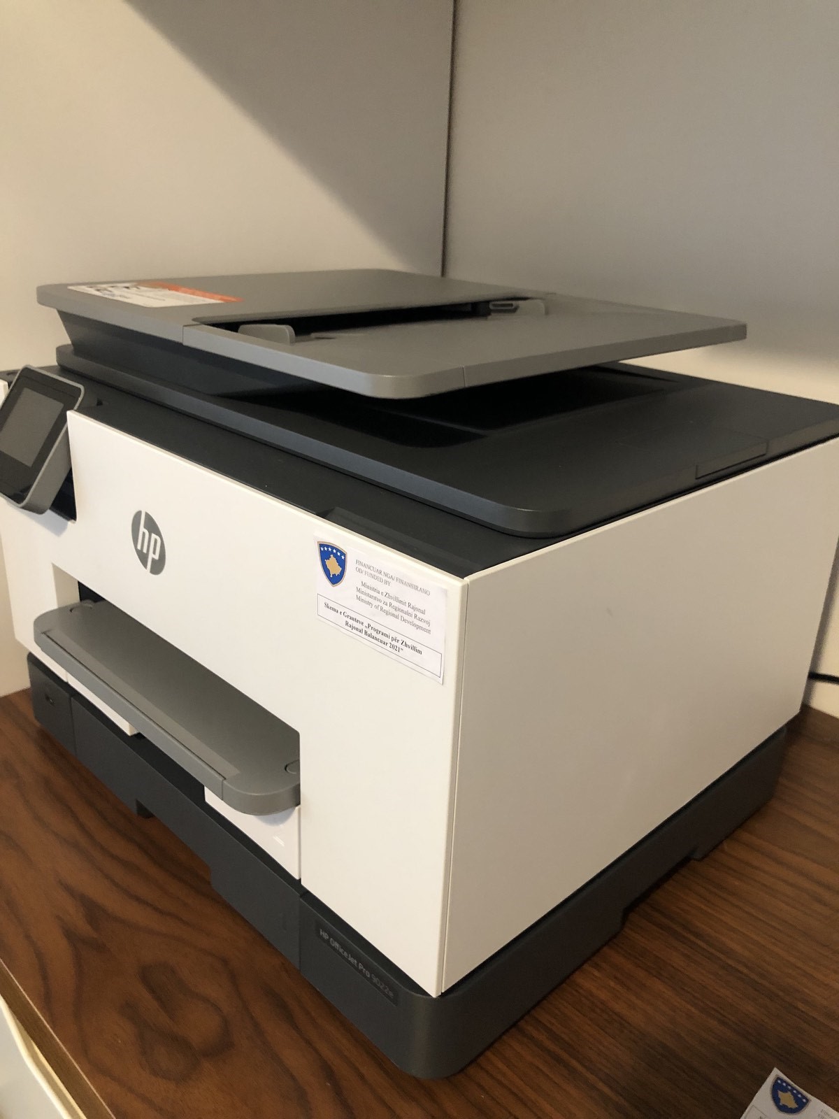 Ministria e Zhvillimit Rajonal (MZHR) nëpërmjet lansimit të Thirrjes për propozime Skema e Granteve  “Programi për Zhvillim Rajonal PZHRB 2021” ka mbështetur Biznesin “Advisor Connect SH.P.K” Start-up nga Prishtina, Rajoni Zhvillimor Qendër.