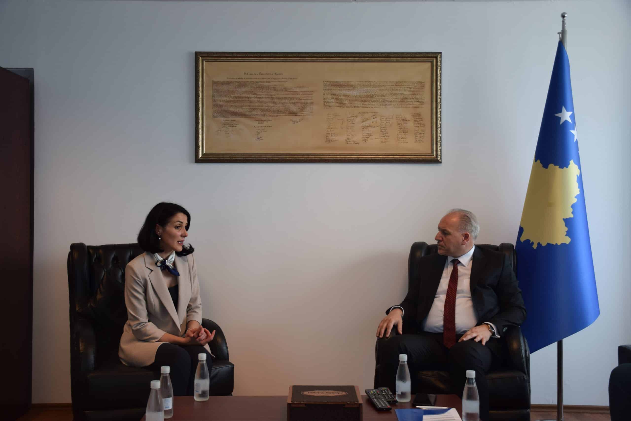 Ministri i Zhvillimit Rajonal z.Fikrim Damka priti sot në takim znj. Krenare Sogojeva Dermaku-Komisionere në Agjencisë për Informim dhe Privatësi