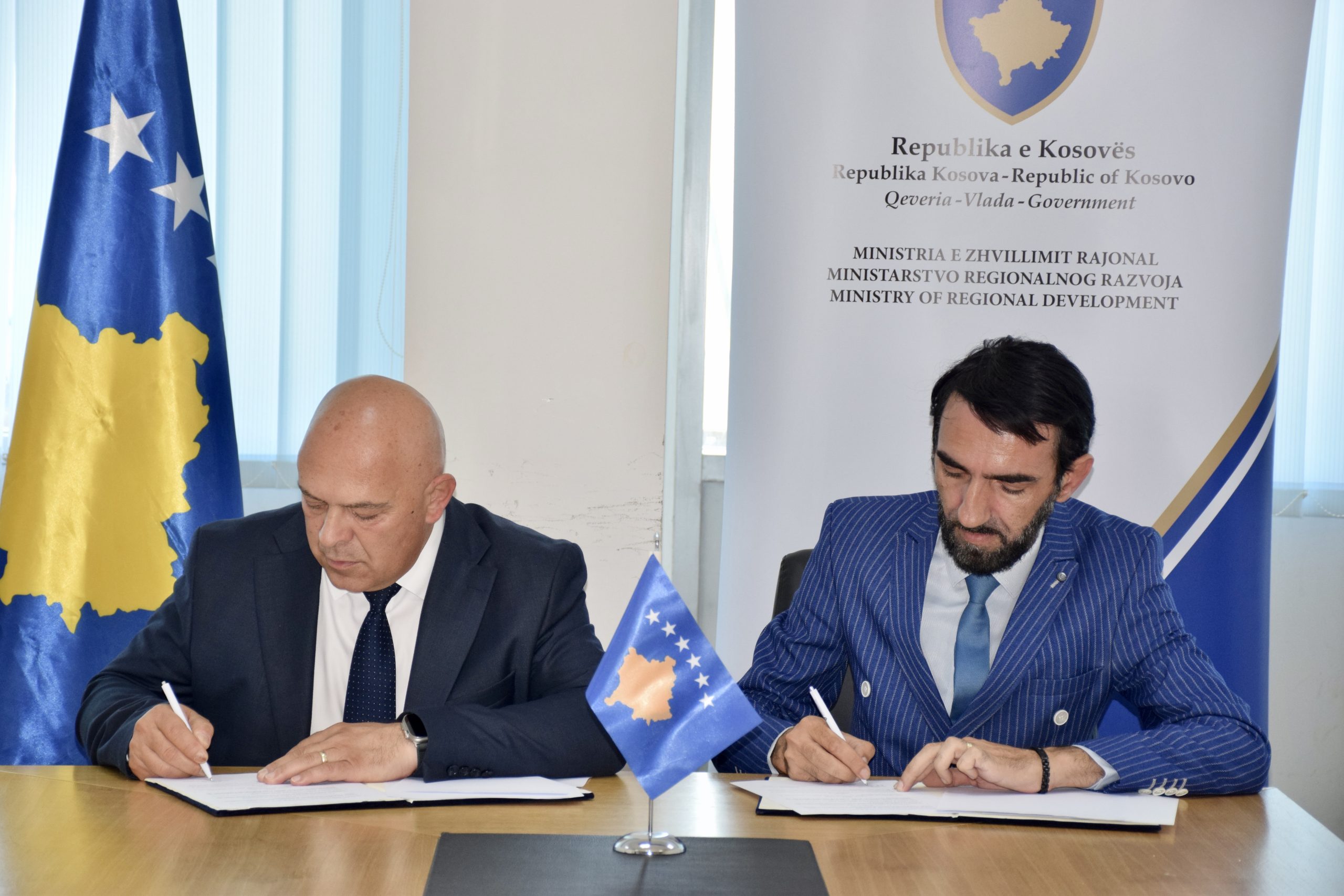 Ministria e Zhvillimit Rajonal nënshkruan marrëveshje bashkëpunimi me Komunën e Gjakovës në kuadër të Programit PZHRB 2025–2027