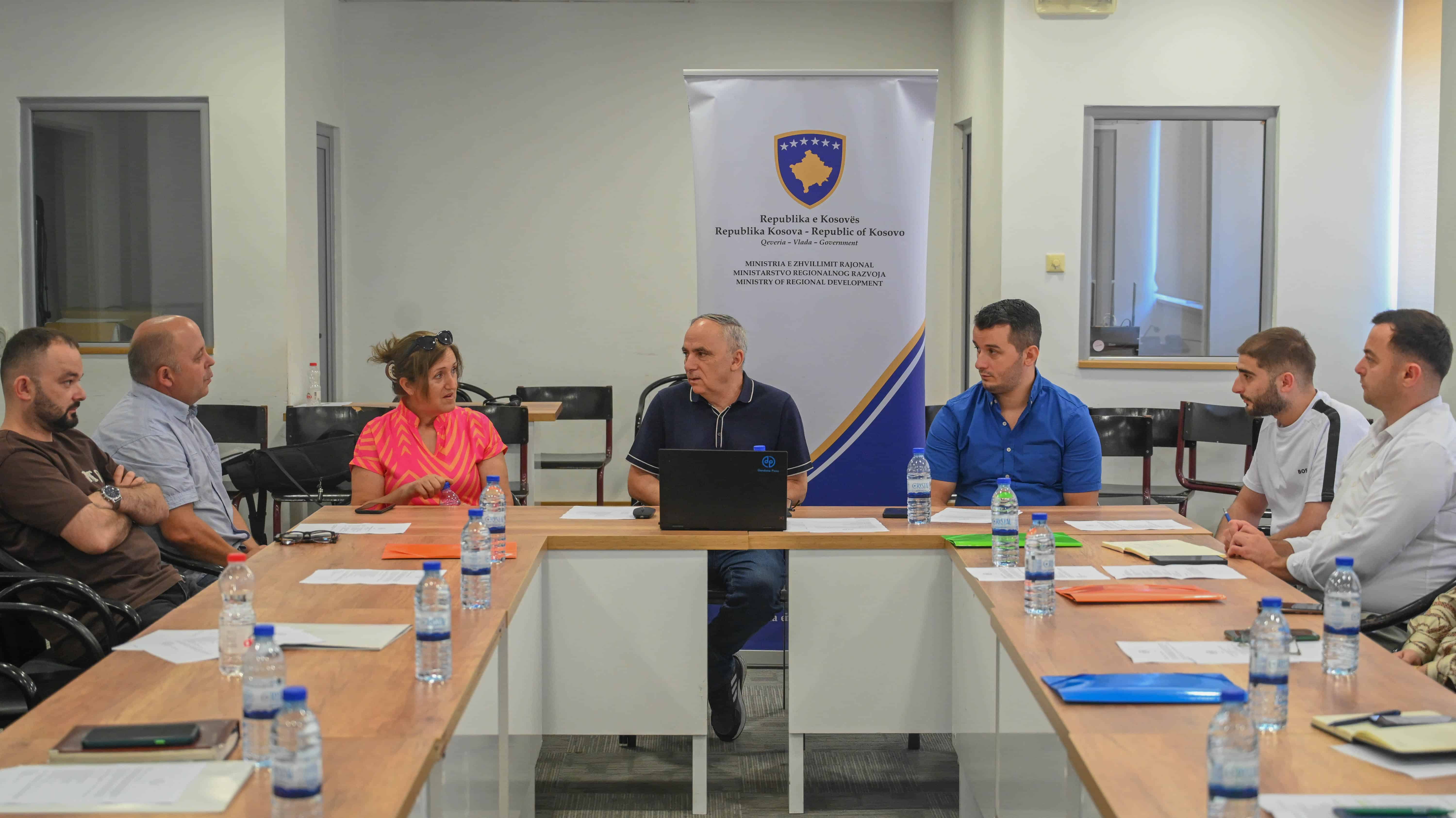 OJQ “Dardanapress” ka zhvilluar tryezën e diskutimit për zhvillimin socio-ekonomik në Kamenicë